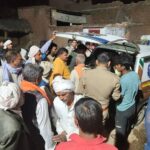 अलीगढ़ में सड़क हादसा: अंतिम संस्कार से लौट रहा वाहन पलटा, दो की मौत, 18 घायल