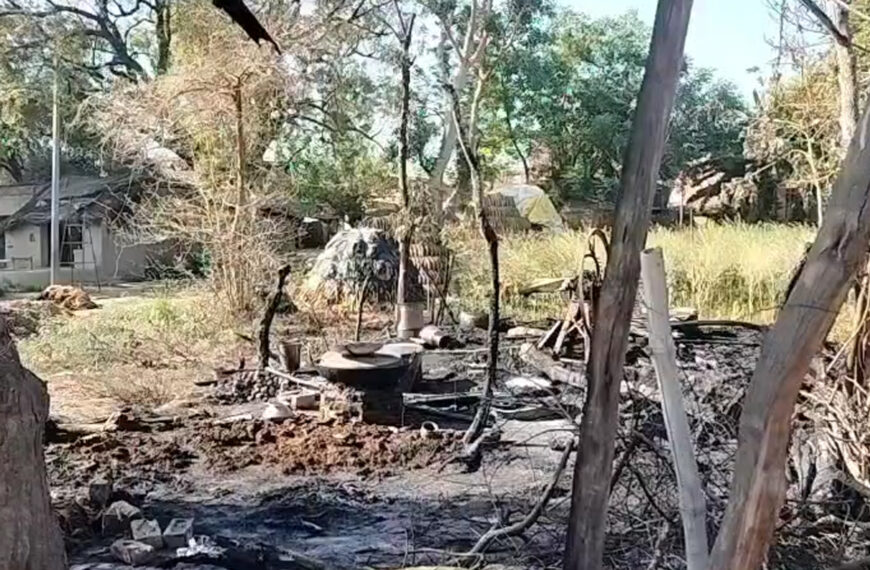 नामकरण संस्कार में हादसा: सिलेंडर फटा, झोपड़ी जलकर राख