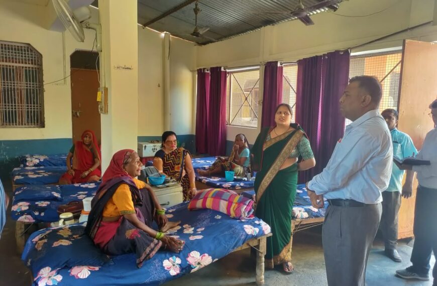 कमरों, शौचालय और स्नानगृह में गंदगी देख जताई नाराज़गी