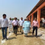 मण्डलायुक्त संगीता सिंह ने गोंडा ब्लॉक में विकास कार्यों का किया निरीक्षण