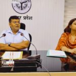 डीएम ने दिए निर्देश: टैबलेट-स्मार्टफोन वितरण में लंबित आवेदनों का शीघ्र निस्तारण करें, पीएम इंटर्नशिप योजना में युवाओं का पंजीकरण कराएं