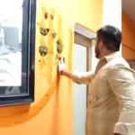 DU में गोबर विवाद का नया सीन! DUSU अध्यक्ष ने प्रिंसिपल के दफ्तर-बाथरूम की दीवारों को लीपा
