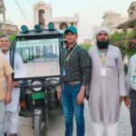 जन कल्याण समिति ने दिल के मरीज़ फ़िरोज़ को आत्मनिर्भर बनाने के लिए ई-रिक्शा दान किया