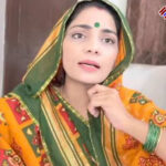 नेहा सिंह राठौर पर विवाद: सोशल मीडिया पोस्ट को लेकर FIR दर्ज, आर्थिक तंगी के बीच वकील की तलाश