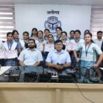 अलीगढ़: जिलाधिकारी ने सीबीएसई एवं यूपी बोर्ड की मेधावी छात्राओं से किया संवाद