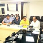 आधार नामांकन एवं अद्यतनीकरण को लेकर जिला स्तरीय बैठक सम्पन्न, अनिवार्य बायोमेट्रिक अपडेट के लिए विशेष कैम्प लगाने के निर्देश