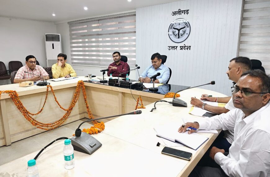 डीएम ने की योजना समीक्षा,…