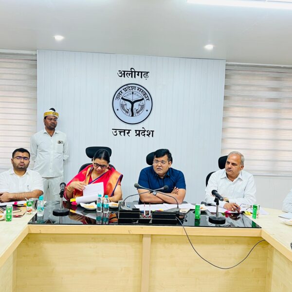 अलीगढ़ : विधायक अनिल पाराशर, स्टेडियम में लोकमाता&hellip;