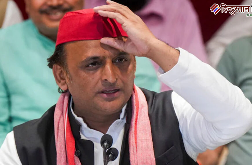 सेना को पीएम मोदी के चरणों में बताया था ‘नतमस्तक’, विपक्ष ने लगाया ‘सेना के अपमान’ का आरोप, सपा प्रमुख बोले- भाजपा ने चापलूसी की सभी हदें पार कीं