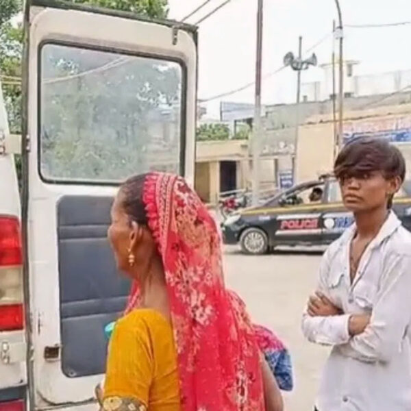 रिश्वत के बावजूद नहीं हुआ इलाज, शाहजहांपुर में…