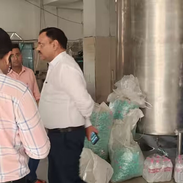 गौतमबुद्धनगर में नकली बोतलबंद पानी के दो बड़े&hellip;
