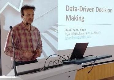 अलीगढ़: अमुवि के प्रोफेसर एस.एम. ख़ान ने नैनीताल&hellip;