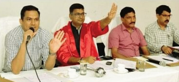 अलीगढ: महापौर ने पार्षदों को दिया 5 लाख&hellip;