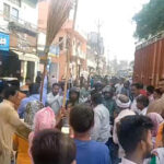 वेतन न मिलने से नाराज़ सफाई कर्मचारी सड़क पर उतरे, नगर निगम और सुखमा कंपनी के खिलाफ जमकर नारेबाजी