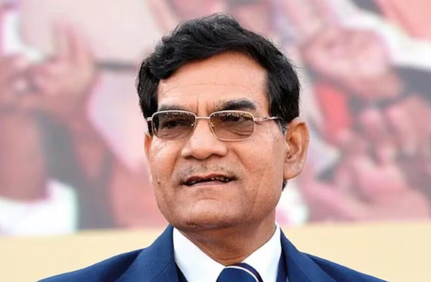 बिजली कर्मियों की हड़ताल पर…