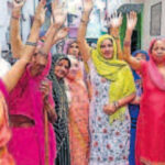 अलीगढ़: वार्ड-10 सराय बीनीयाल में गंदे पानी की सप्लाई से महिलाओं ने जताया विरोध