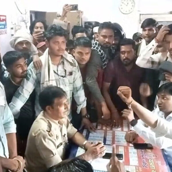 अलीगढ़ में सफाई कर्मचारी से मारपीट पर बवाल,&hellip;