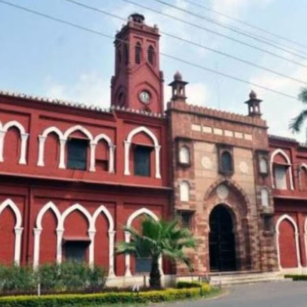 एएमयू फायरिंग केस का वांछित अपराधी मयंक ठाकुर…