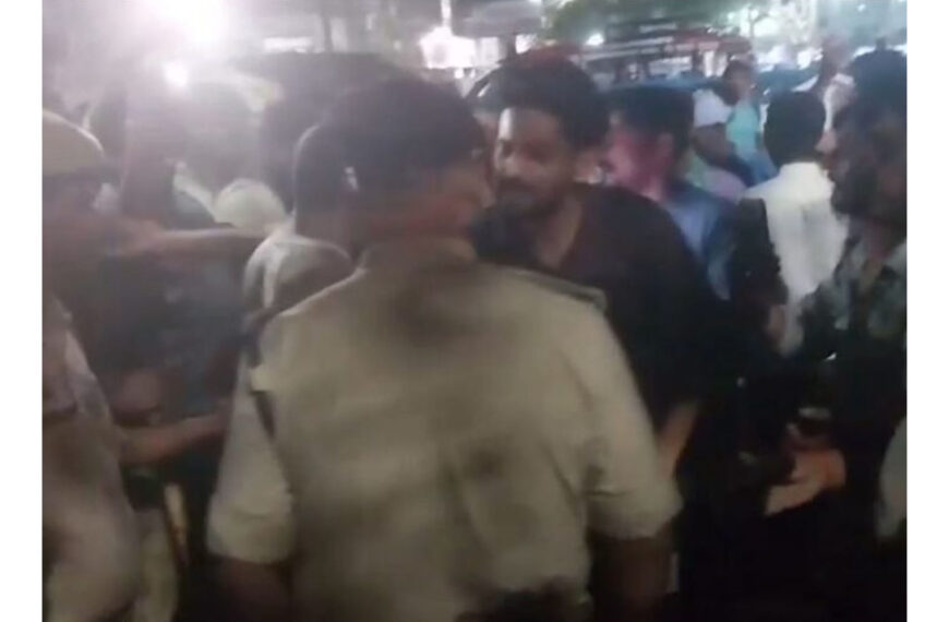 देवरिया में CO सिटी संजय कुमार रेड्डी द्वारा सेना के जवान को थप्पड़ मारने का मामला