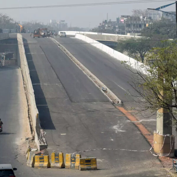 नई दिल्ली: आश्रम फ्लाईओवर की दोषपूर्ण री-डिजाइनिंग पर…