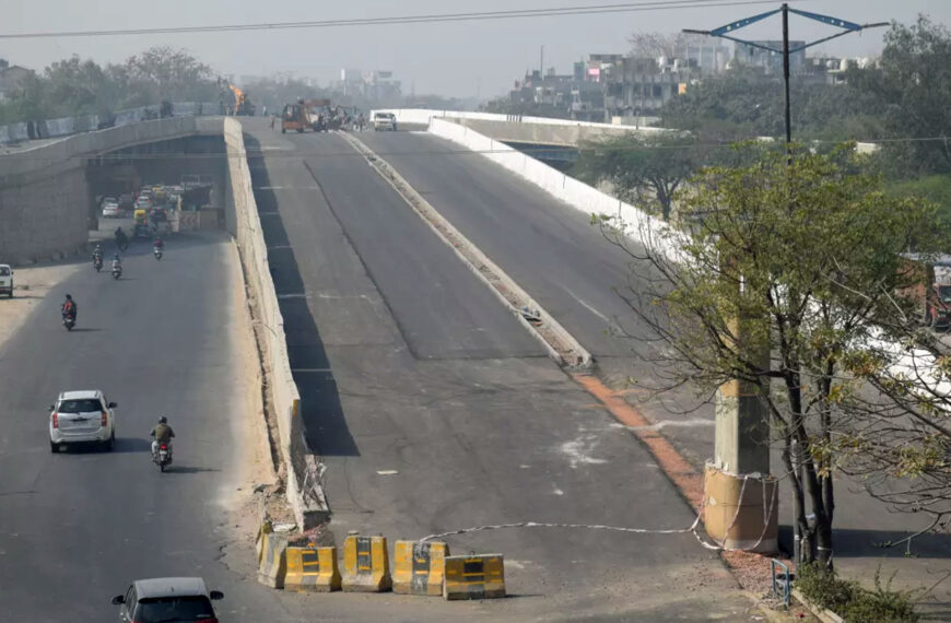 नई दिल्ली: आश्रम फ्लाईओवर की दोषपूर्ण री-डिजाइनिंग पर&hellip;