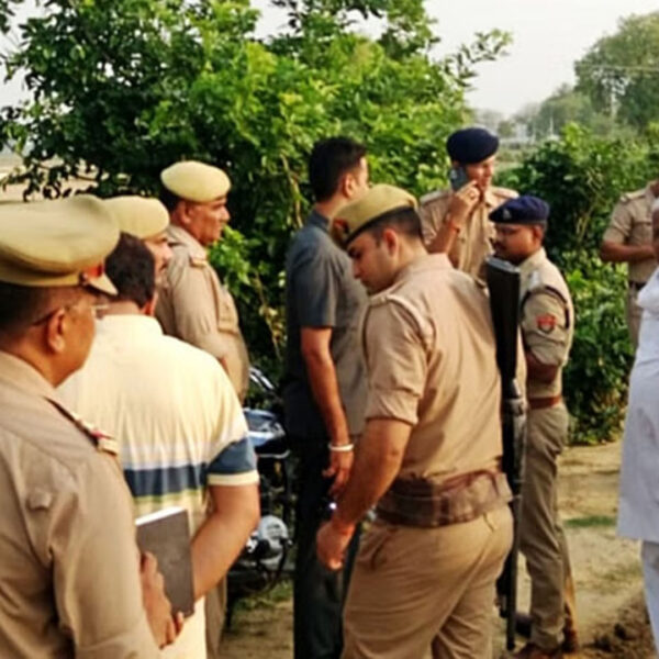 फिरोजाबाद: जमीन विवाद में पूर्व प्रधान और बेटे&hellip;