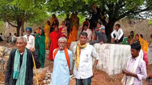 सोनभद्र में फूल के पौधे पर पेशाब की&hellip;