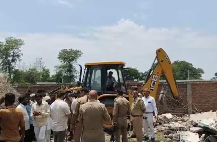 गोंडा : बरौली गांव में अवैध मदरसे पर चला प्रशासन का बुलडोजर, सरकारी स्कूल की जमीन को कराया मुक्त