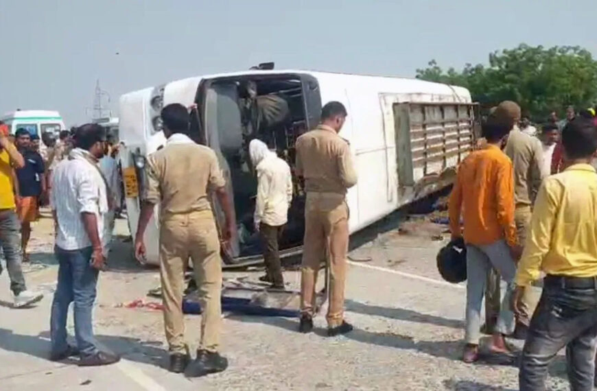 जौनपुर में दर्दनाक सड़क हादसा: डिवाइडर से टकराकर पलटी बस, 5 की मौत, 15 घायल