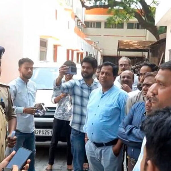 लखनऊ: परिवार कल्याण महानिदेशालय को बम से उड़ाने&hellip;