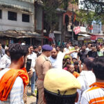 मैनपुरी में पेड़ कटाई पर स्थानीय लोगों का जोरदार विरोध, सड़क पर लगाया दो घंटे का जाम