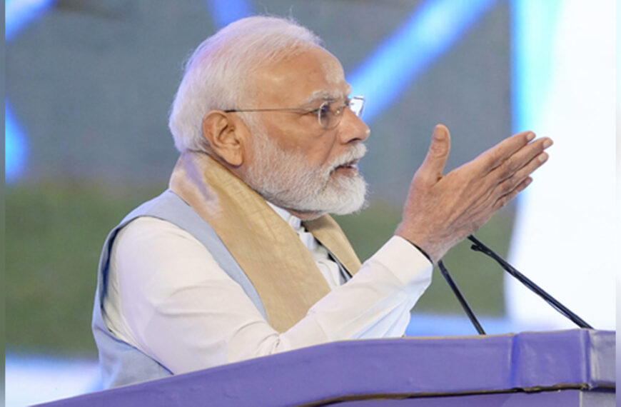 प्रधानमंत्री नरेंद्र मोदी का गुजरात दौरा: गुजरात को मिली विकास की ऐतिहासिक सौगात, पाकिस्तान को चेतावनी: आतंक को छोड़ो, नहीं तो गोली तय