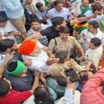 जन आक्रोश यात्रा में राकेश टिकैत के साथ धक्का-मुक्की, पगड़ी गिरी