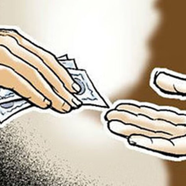 मेरठ: रिश्वत लेते रंगे हाथ पकड़े गए रोहटा&hellip;