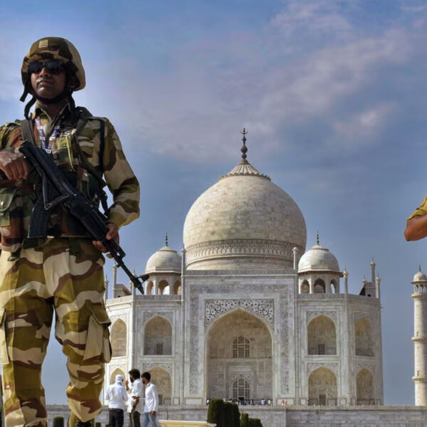 भारत-पाक तनाव के बीच आगरा में हाई अलर्ट,&hellip;