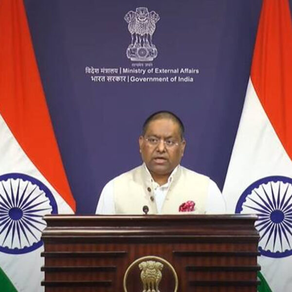 आतंकवाद पर पाकिस्तान खुद को बना रहा है&hellip;