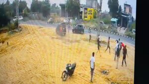 अलीगढ़: आकाश होटल के बाहर ताबड़तोड़ फायरिंग, वीडियो&hellip;