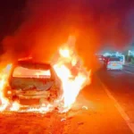 दिल्ली-दून हाईवे पर कार में लगी भीषण आग, बाल-बाल बचे सवार