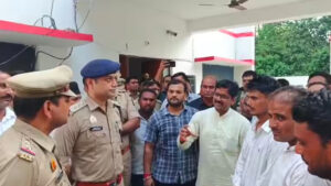 अमरोहा: बीजेपी विधायक की थाने में सरेआम फटकार,…