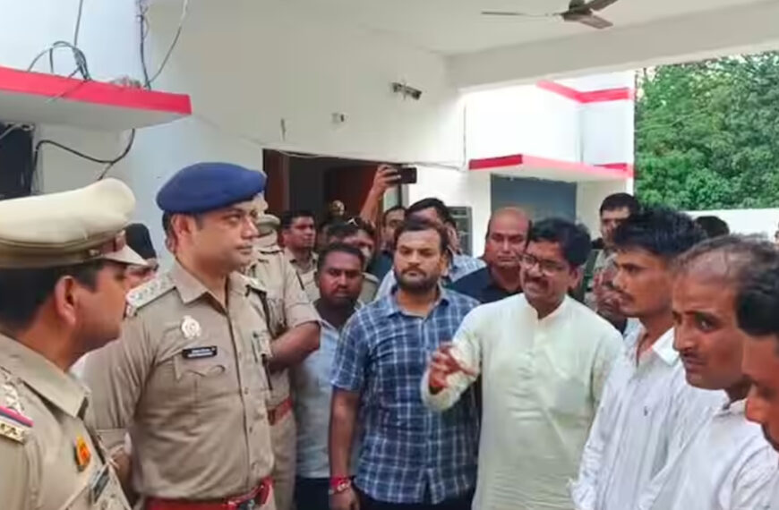 अमरोहा: बीजेपी विधायक की थाने में सरेआम फटकार, SHO पर लगाया कार्यकर्ता से मारपीट का आरोप