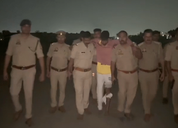 आगरा: शाहगंज में पुलिस और हत्यारोपी के बीच&hellip;