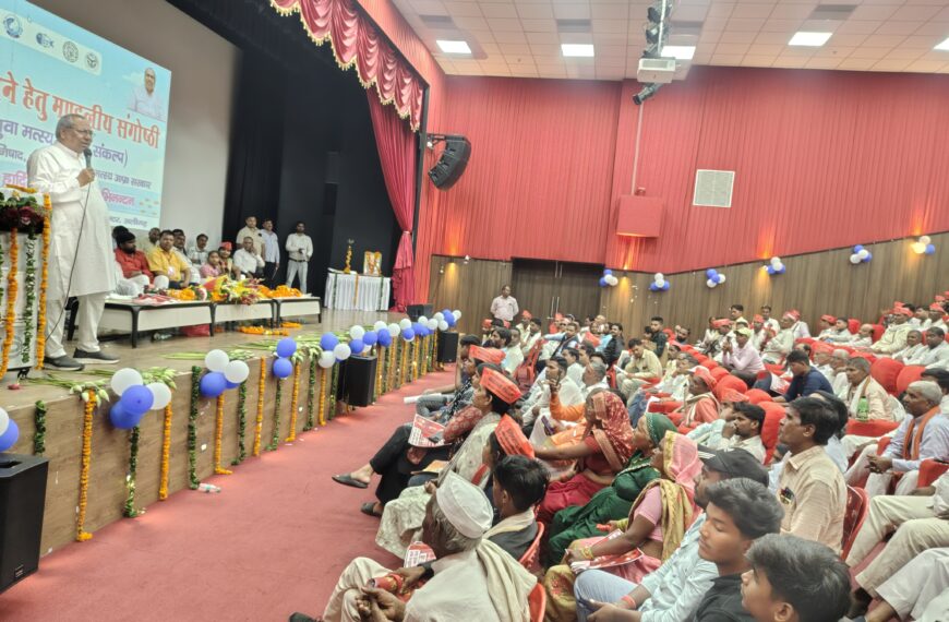 अलीगढ़: मत्स्य पालकों की मंडलीय गोष्ठी में मंत्री डॉ. संजय निषाद ने की योजनाओं की समीक्षा, जातीय जनगणना का किया स्वागत