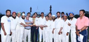 अलीगढ़: क्रिकेट मैच के जरिए एएमयू ने प्रो.&hellip;