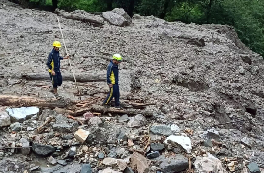 उत्तरकाशी में बादल फटने से भारी तबाही, 9 मजदूर लापता; सर्च ऑपरेशन जारी