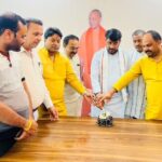 अलीगढ़: मुख्यमंत्री योगी आदित्यनाथ का जन्मदिन भाजपा कार्यकर्ताओं ने उत्साहपूर्वक मनाया