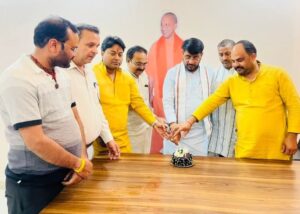 अलीगढ़: मुख्यमंत्री योगी आदित्यनाथ का जन्मदिन भाजपा कार्यकर्ताओं&hellip;