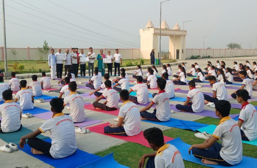 अलीगढ़: अटल आवासीय विद्यालय में कराया गया योगाभ्यास