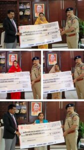 यूपी DGP ने शहीद पुलिसकर्मियों के परिजनों को&hellip;