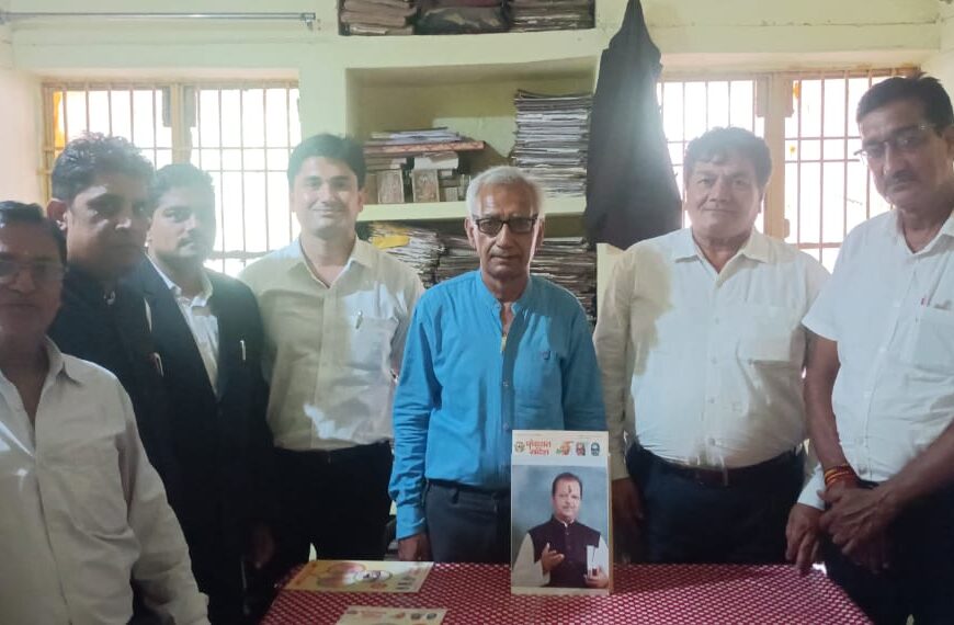 सुबोध कांत सहाय का जन्मदिन दीवानी परिसर अलीगढ़ में मनाया गया