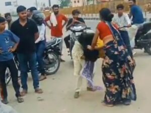 अलीगढ़: खेरेश्वर चौराहे पर प्रेमी-प्रेमिका विवाद के बाद&hellip;